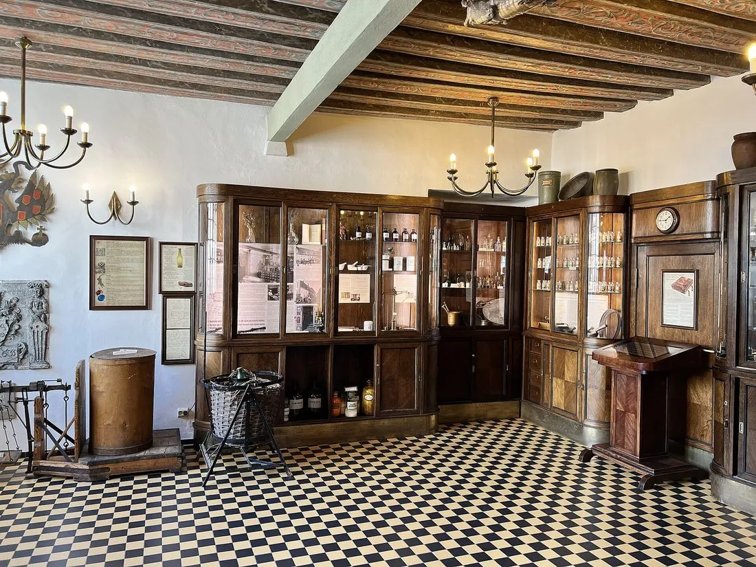 Farmacia del Ayuntamiento (Raeapteek)