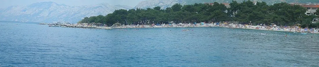 Ferry a Ploče y playa de Promajna